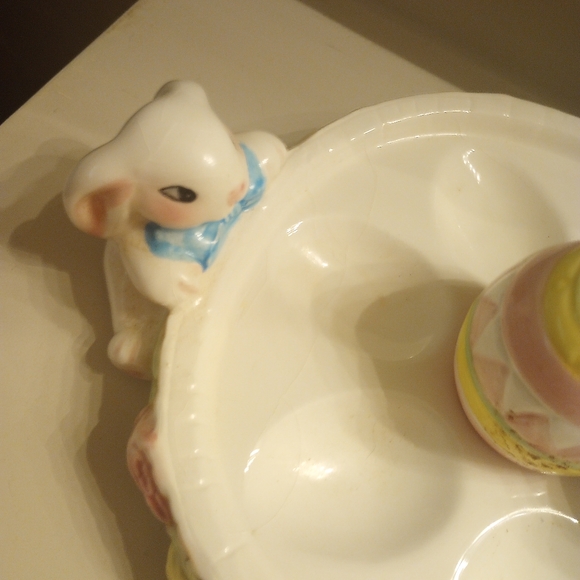 Ceramic Easter Egg Display Plate and matching salt and pepper shakers - Picture 3 of 11